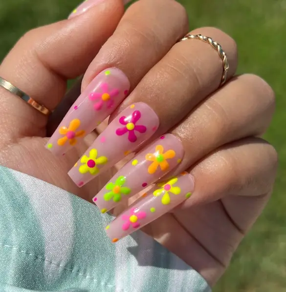 22 Cute Trending Summer Nails Ideas 14 flower daisy nail for summer colors